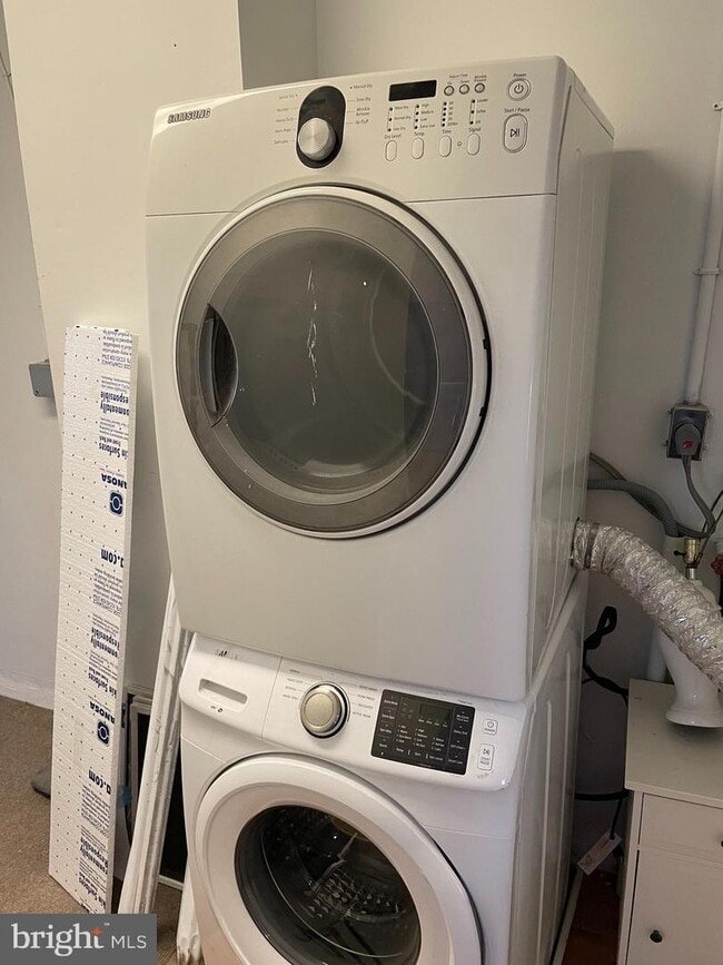 Building Photo - 715 S 19th St