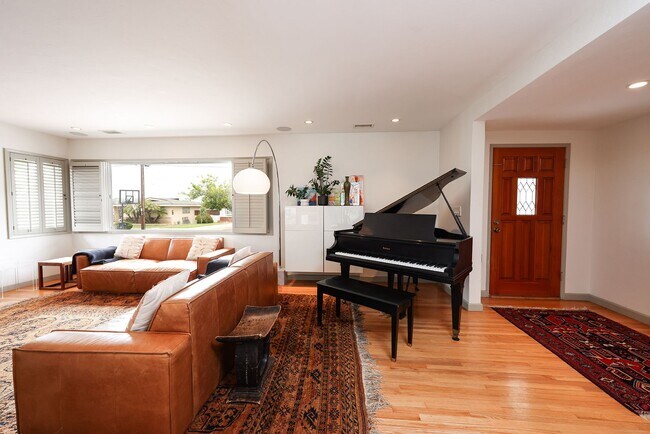 Building Photo - Del Cerro Single level Mid Century