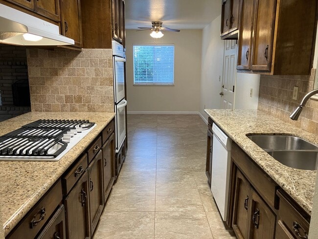 Building Photo - 1213 Satariano Ln