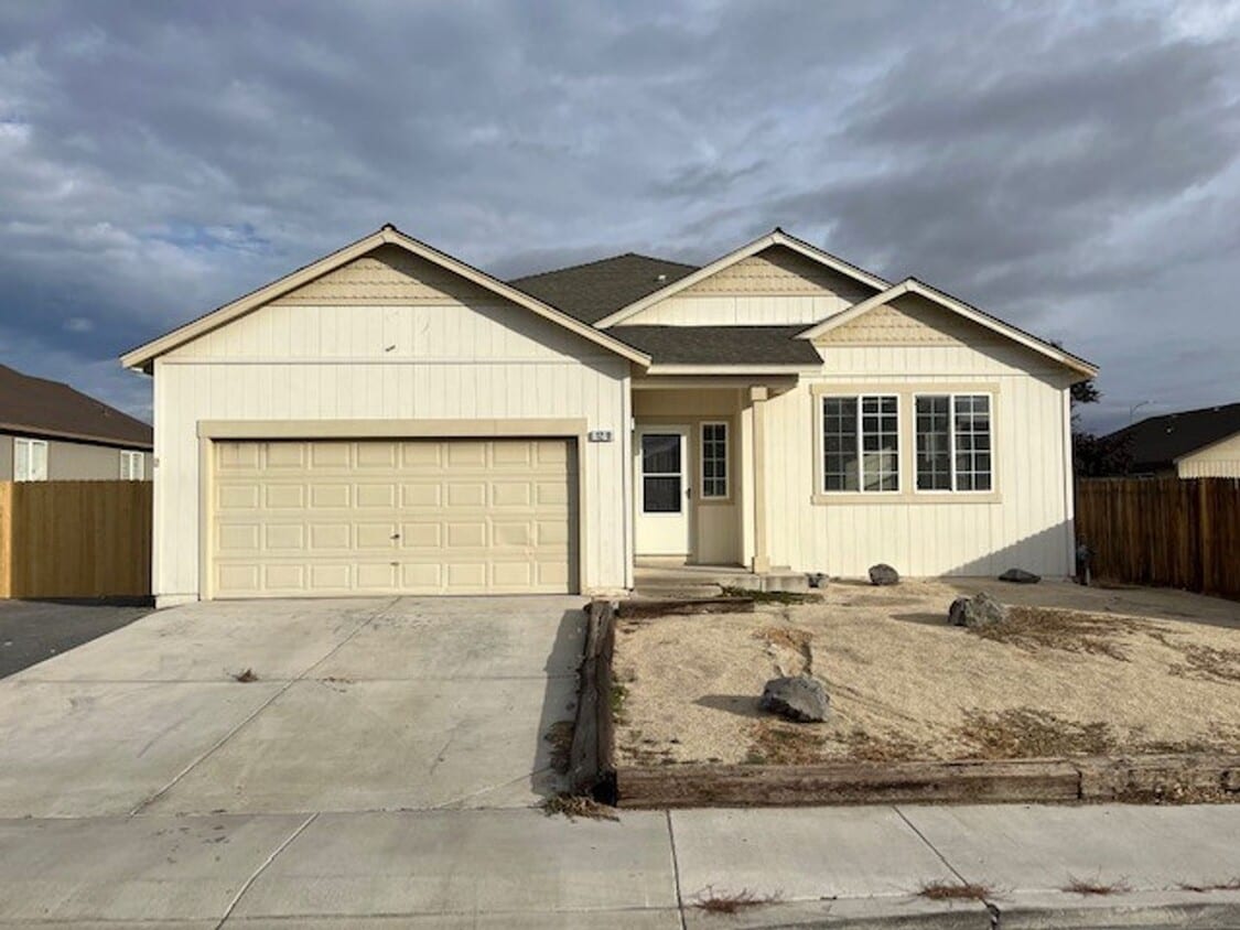 <b>Fernley 4 Bedroom Home <br><br> - Fernley 4 Bedroom Home 
