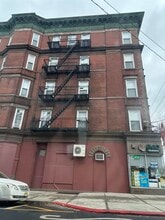 Building Photo - 1042 Park Ave