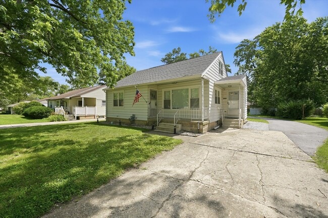 Building Photo - 1349 Perry St