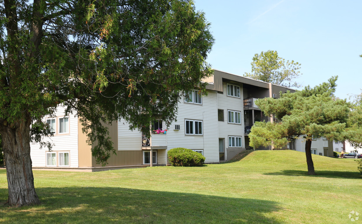 Primary Photo - Cedarwood Apartments