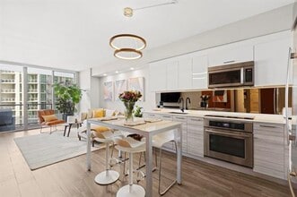 Building Photo - 1300 Brickell Bay Dr