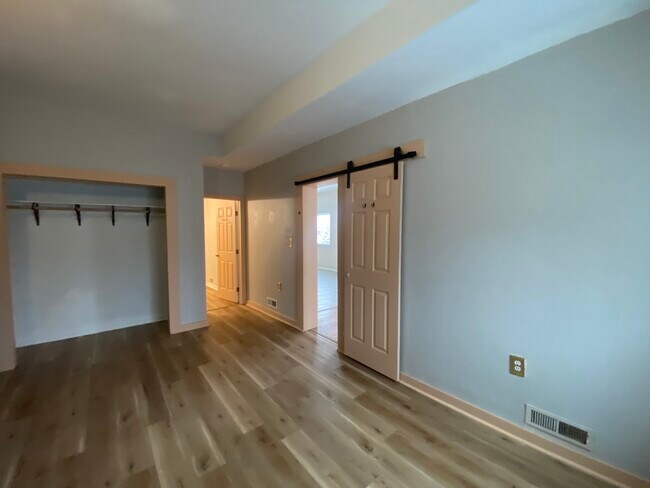 Foto del edificio - 8601 Paine Rd