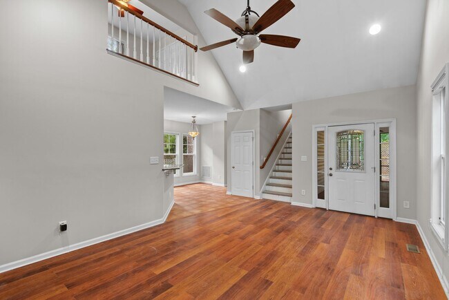 Building Photo - Charming 3 bedroom home just minutes from ...
