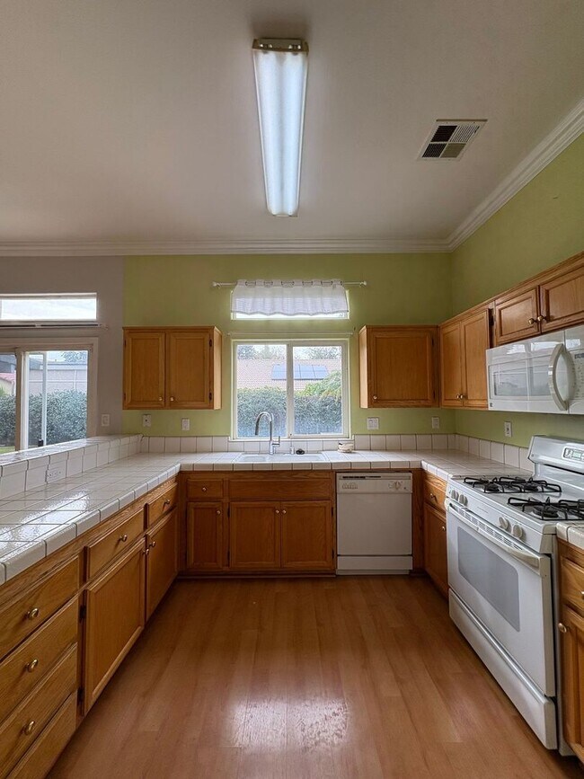 Building Photo - Available now! 4-Bedroom Home with Pool & Waterfall in Southwest Bakersfield