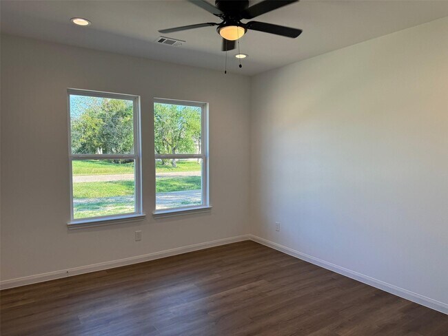 Foto del edificio - 6405 Carver Ave