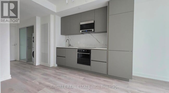 Photo du bâtiment - 110 Broadway Ave