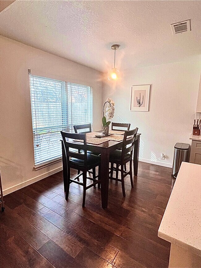 Foto del edificio - 303 Craigmont Dr