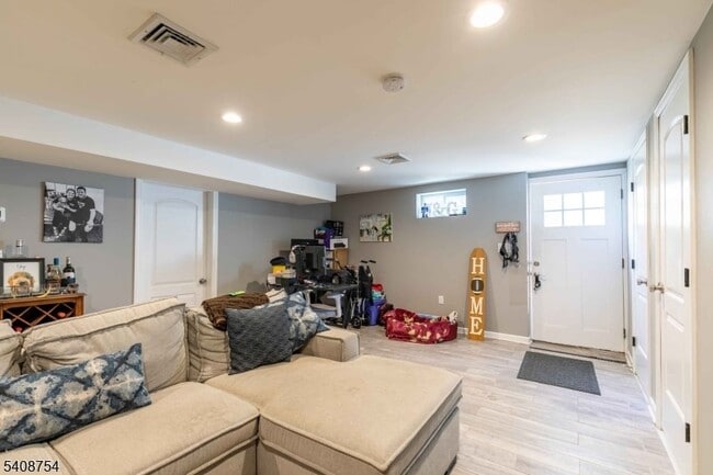 Building Photo - 126 Riverside Ave