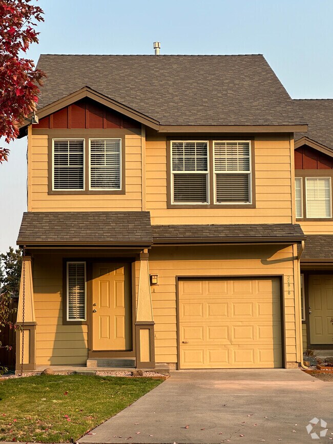 Lava Ridges Houses for Rent with High Ceilings Bend, OR 1 Homes