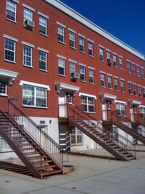 Primary Photo - 549 Vermont St