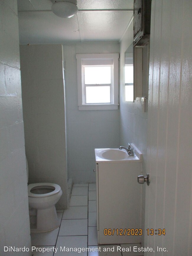 Building Photo - 2 br, 1 bath House - 1006 S. Clara Ave