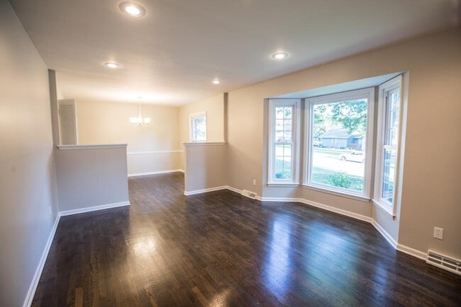 Building Photo - 128 Seneca Ln