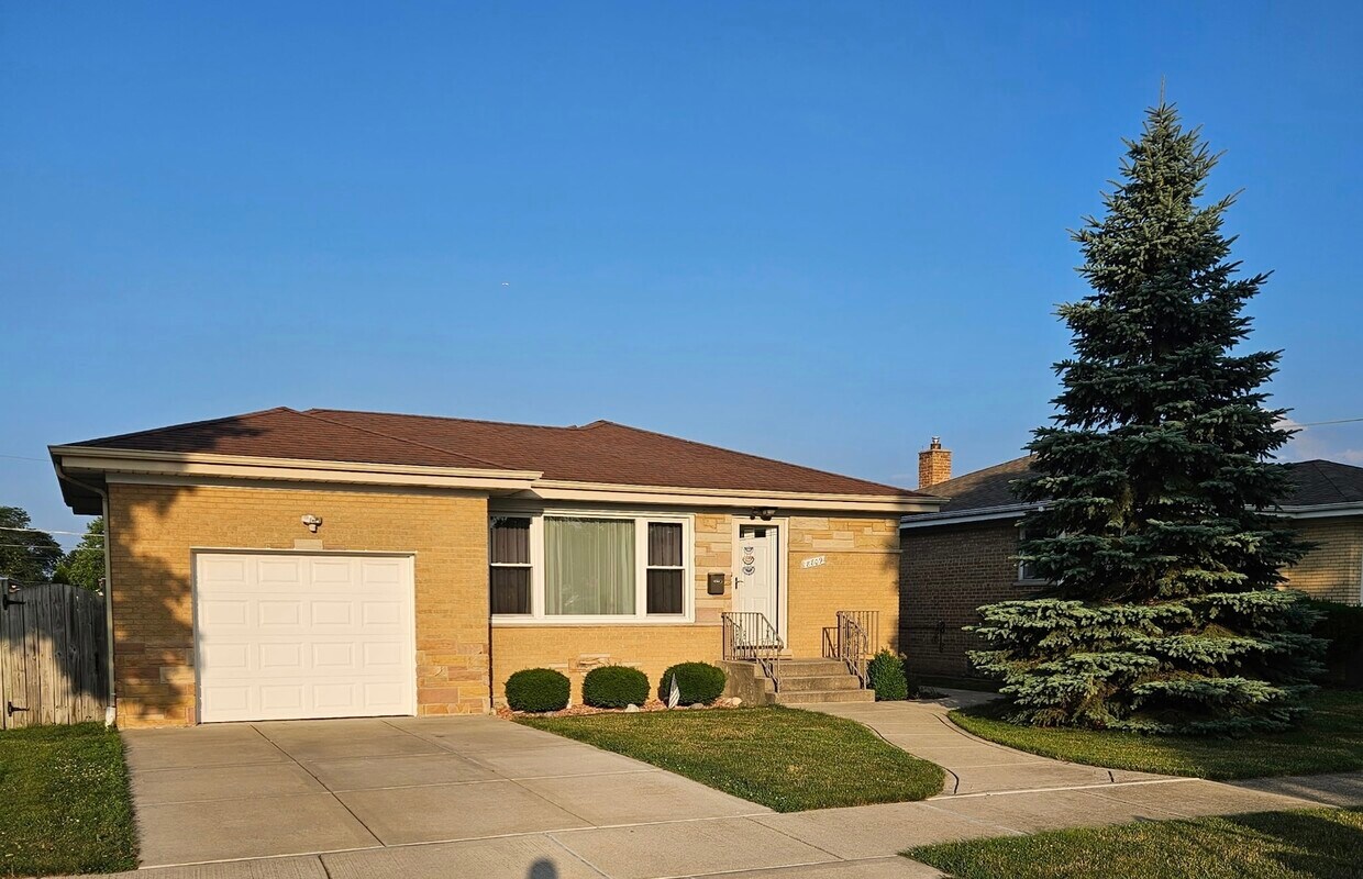 Foto principal - 8809 Oleander Ave