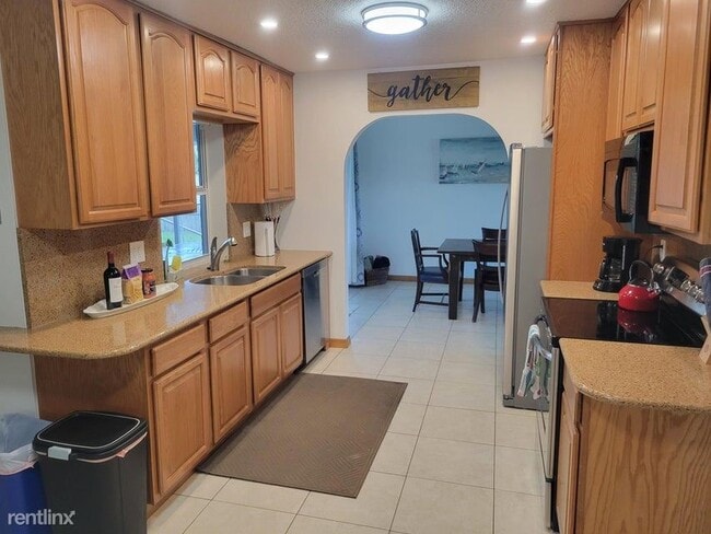 Foto del edificio - 3 br, 2 bath House - 22062 Concha Ave Fl 3...