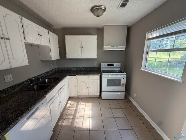Foto del edificio - 3408 Glen Park Dr NW
