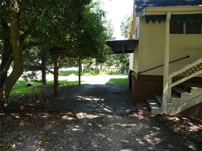 Foto del edificio - 703 Clear Lake Rd