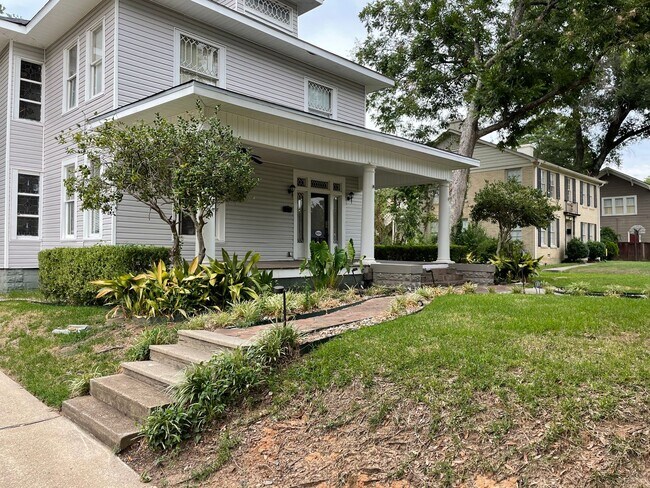 Foto del edificio - Incredible Historic Home For Lease