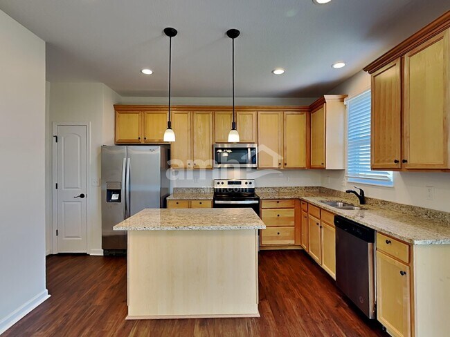 Foto del edificio - 206 Honey Locust Ln