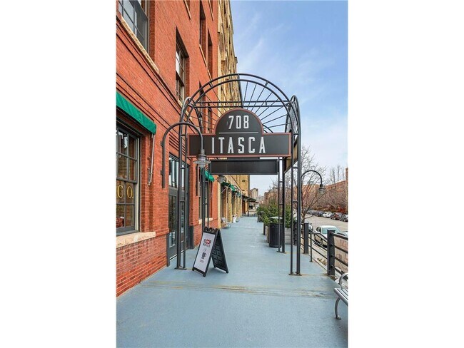 Building Photo - 702 N 1st St