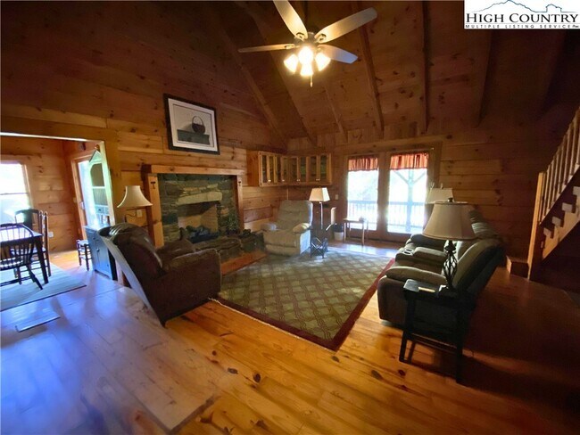 Foto del edificio - 329 Ballou Mills Rd