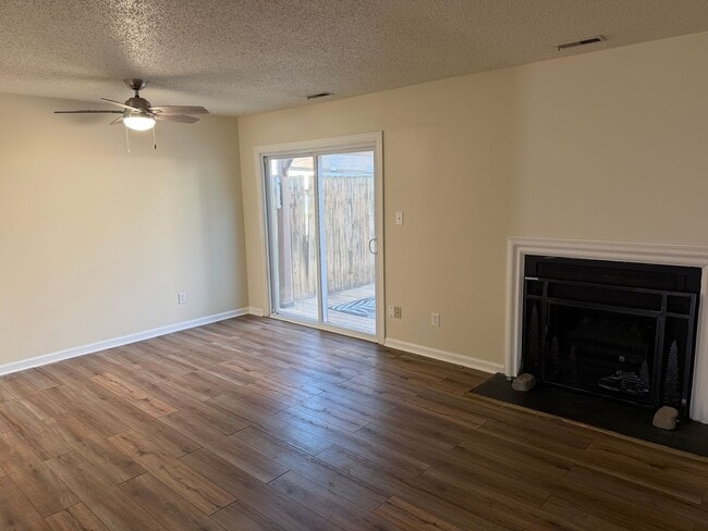 Building Photo - SCARBOROUGH SQUARE - Newly Renovated 3 Bedroom Townhouse