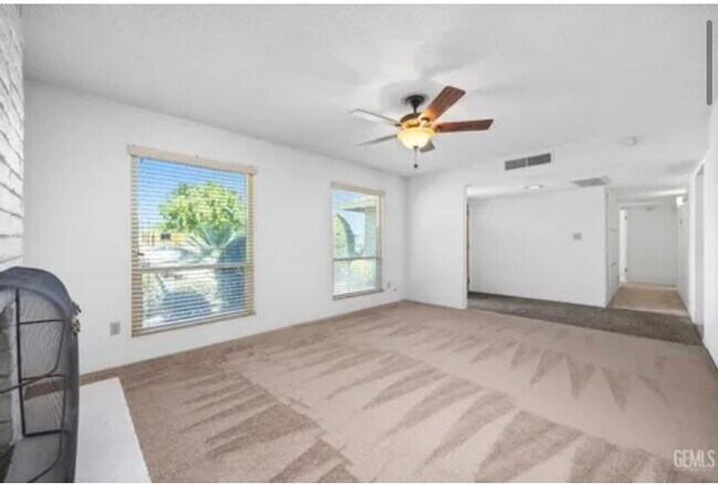 Building Photo - 2121 Sherwood Ave