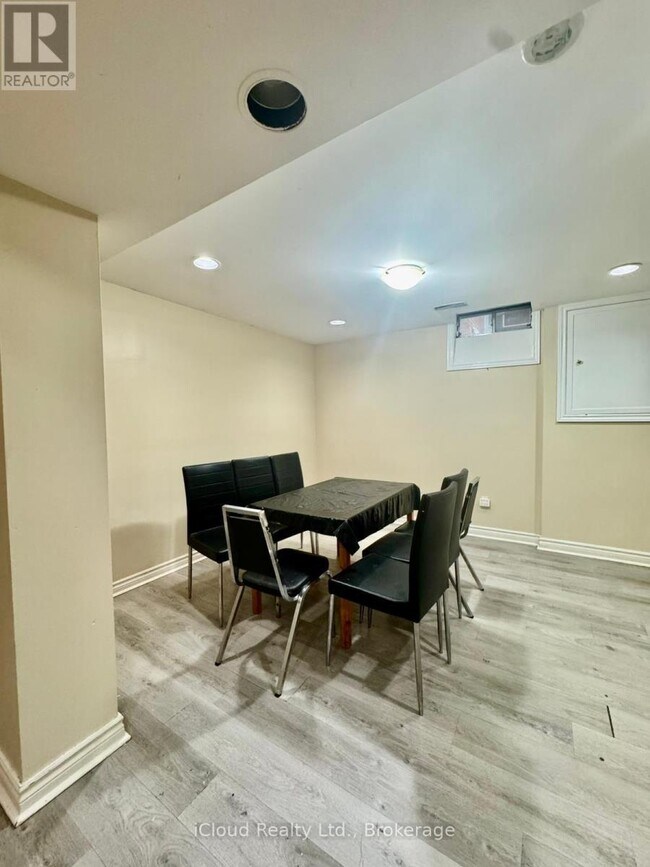 Building Photo - 141 Rainforest Dr