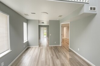 Building Photo - 4231 W Klamath Ave