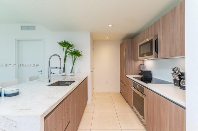 Foto del edificio - 401 N Birch Rd