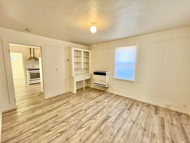 Foto del edificio - Little Italy - Charming 2 BR Cottage with Bonus Sunroom in the Heart of Little Italy!