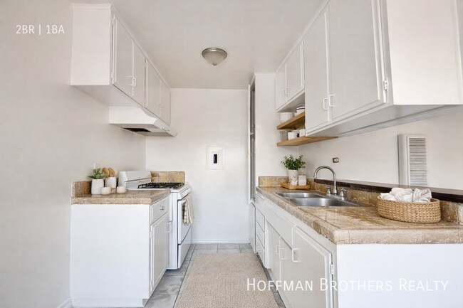 Building Photo - 1046 S Hobart Blvd