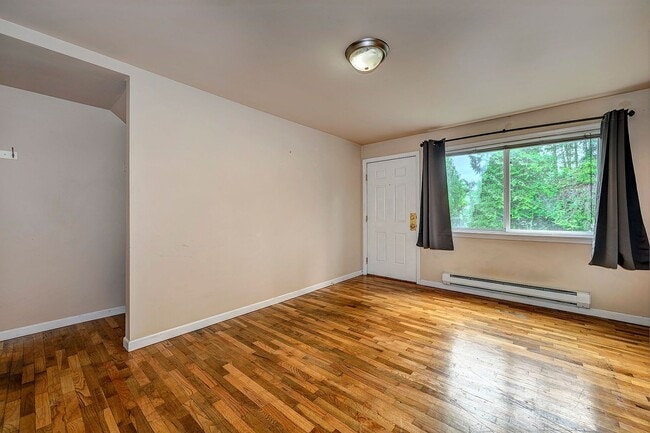 Building Photo - One Bed/One Bath Seattle Apartment