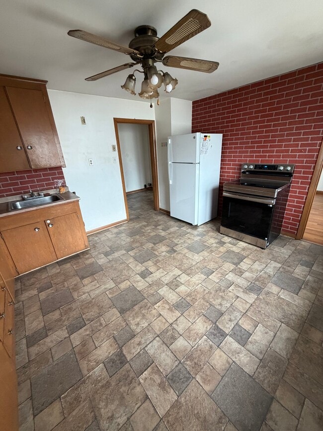 Building Photo - 100 Pilgrim Ave