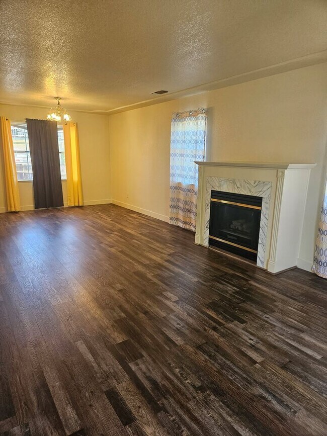 Foto del edificio - Greenley Oaks Townhome