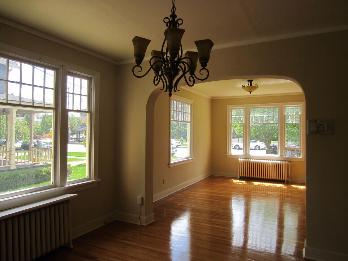 Living/Dining - 2020 W Pacific Ave