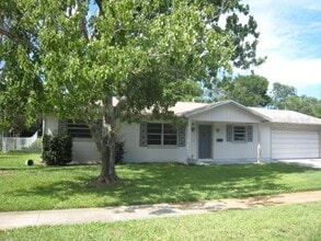 Building Photo - 2671 Azalea Dr