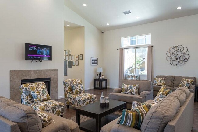 Foto del edificio - 2300 Loveridge Rd