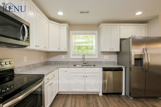 Foto del edificio - Available Now!