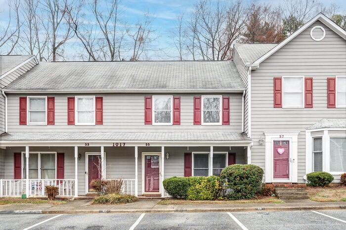 Primary Photo - SW, Large Townhome, Wood/Vinyl Flooring, F...