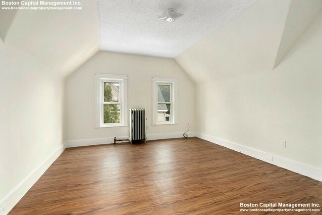 Building Photo - 86 Elm St