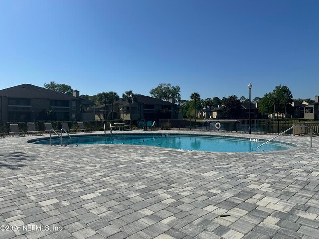 Foto del edificio - 10200 Belle Rive Blvd