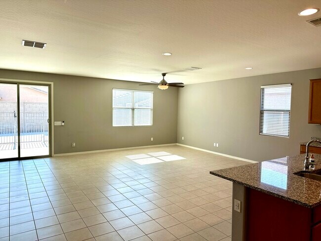 Building Photo - Amazing Santolina at South Mountain execut...