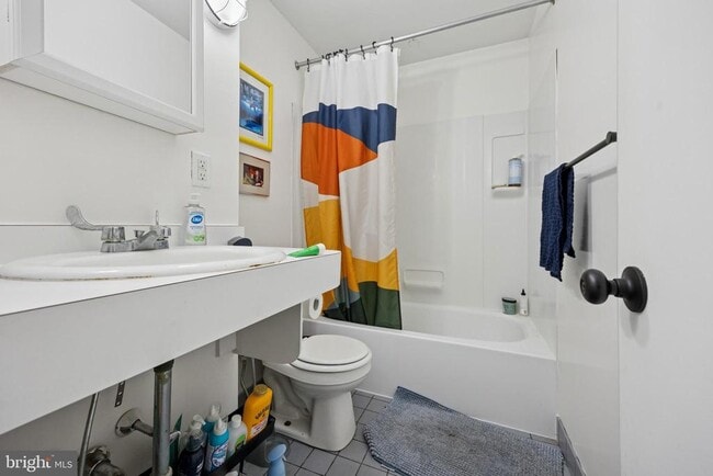 Building Photo - 1731 Bainbridge St