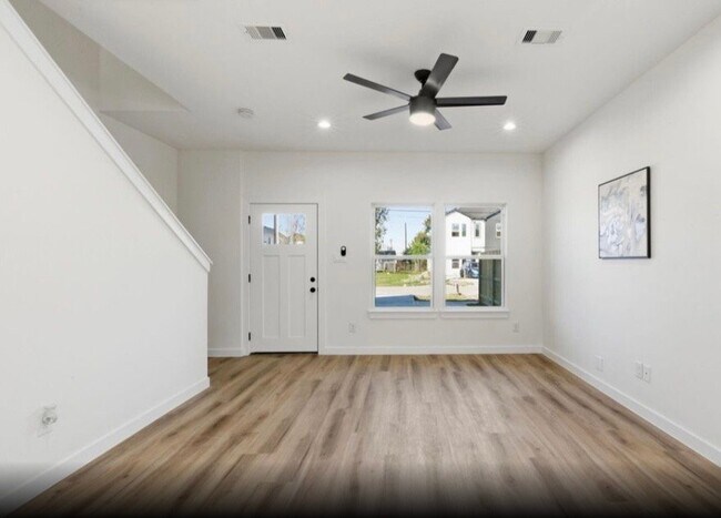 Foto del edificio - 7958 Henson St