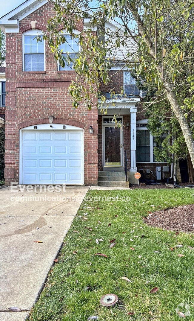 Building Photo - 1947 Woodshade Ct