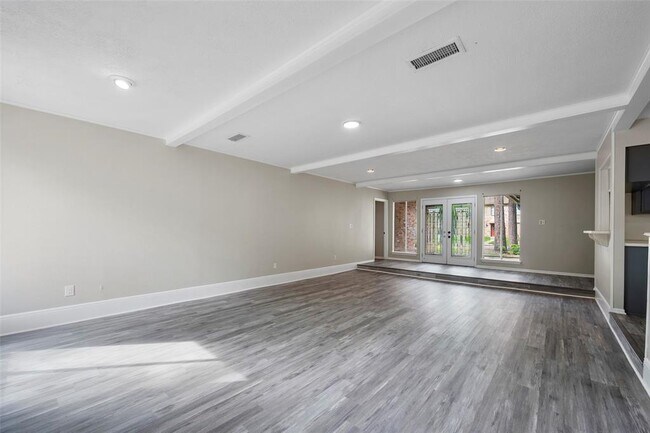 Foto del edificio - 16911 Summit Oaks Ln