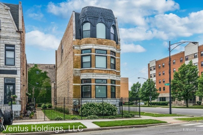Building Photo - 5001 S Indiana Ave